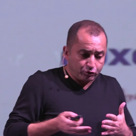 Portrait de Karim Oumnia